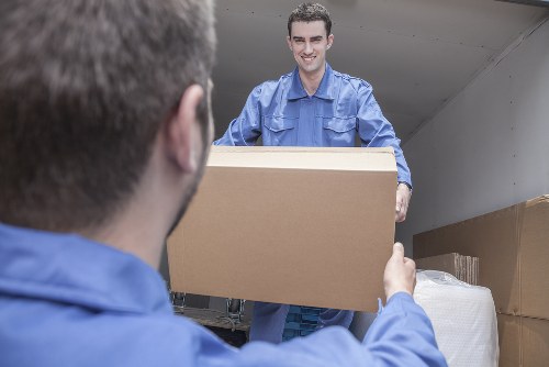 Transparent man and van pricing for local households